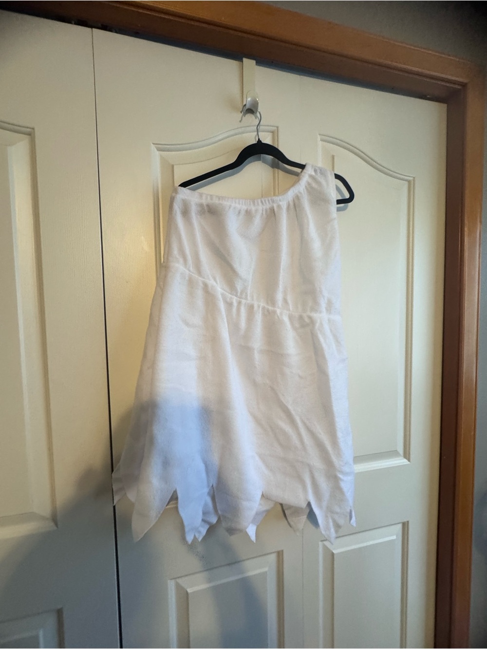 White Women’s Tiered Handkerchief Hem Skirt
